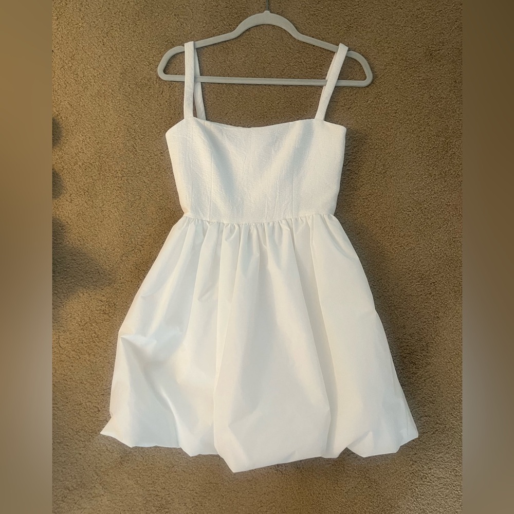 Summer White 🤍
Perfect Condition